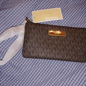 New Michael Kors Jet Set Wristlet